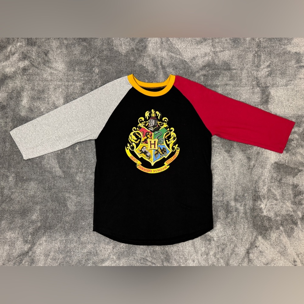 Harry Potter Hogwarts Raglan Shirt (Universal Studios) – Size L